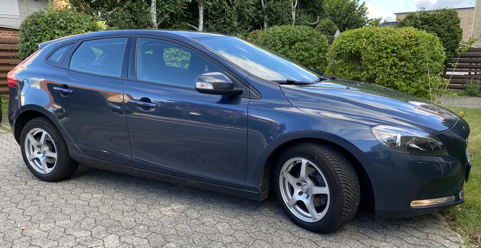 Volvo V40 2,0 D2 120 Kinetic 5d