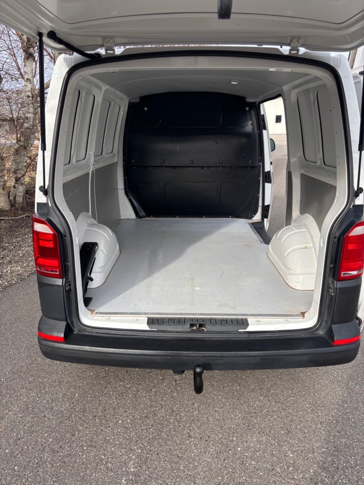 VW Transporter 2,0 TDi 102 Kassevogn kort