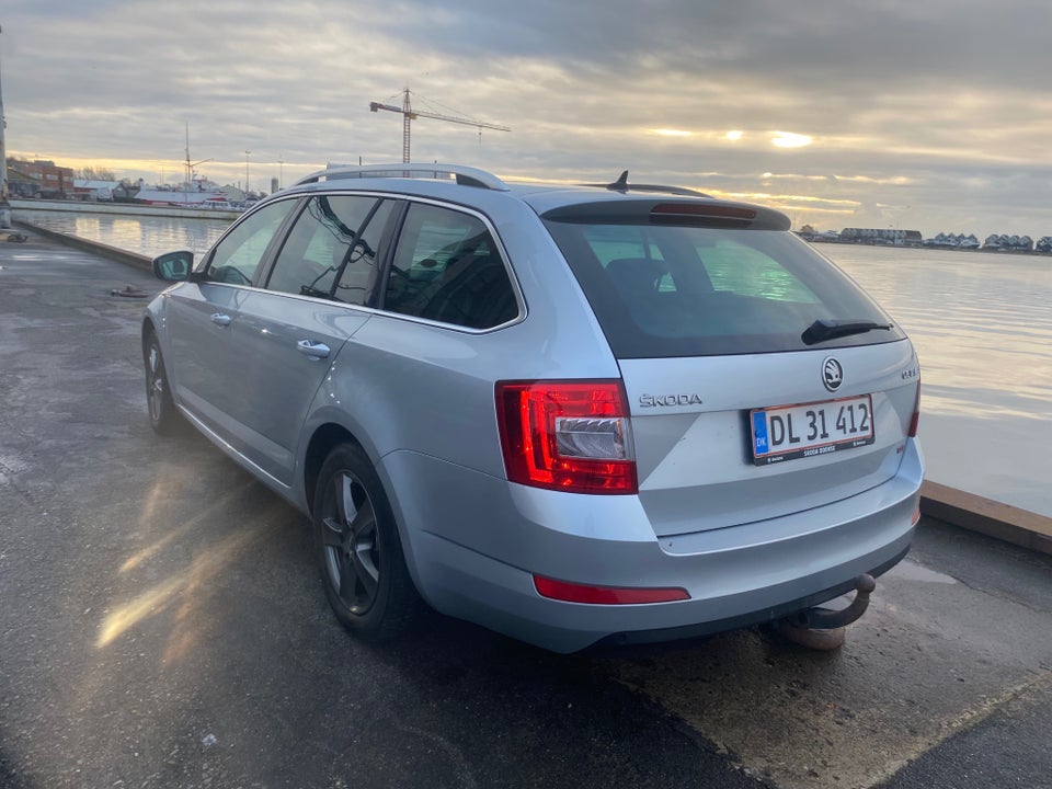 Skoda Octavia 1,8 TSi 180 Elegance Combi DSG 5d