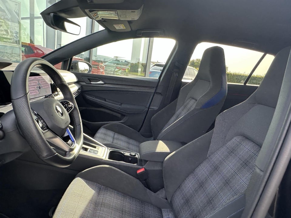 VW Golf VIII 1,4 GTE DSG 5d