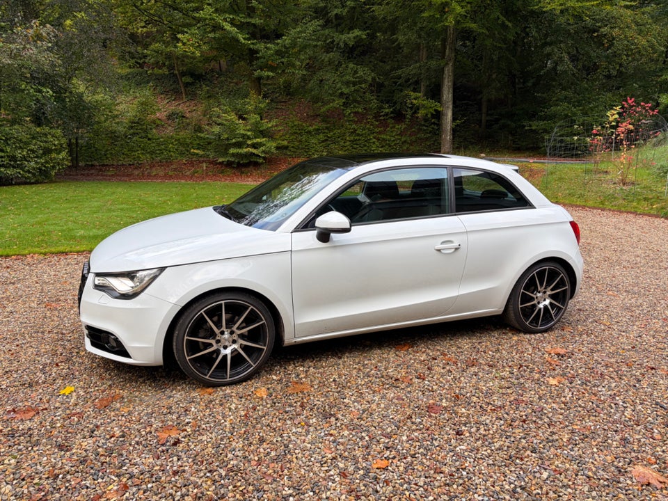 Audi A1 1,4 TFSi 122 Attraction 3d