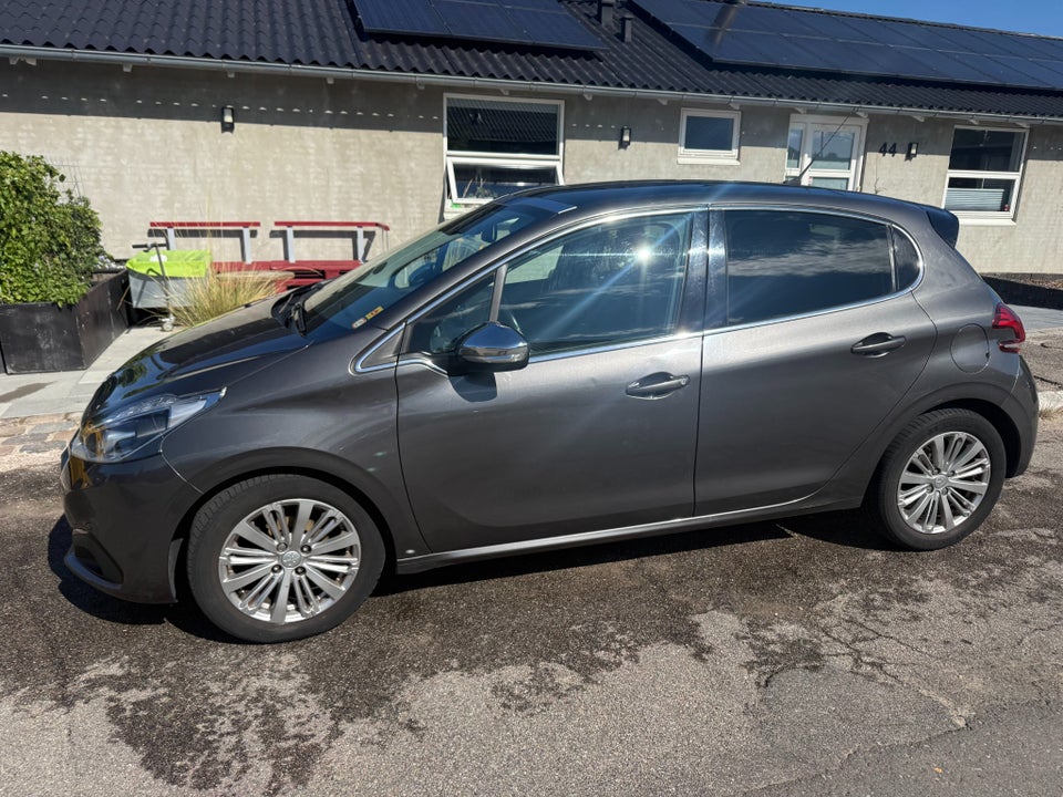 Peugeot 208 1,6 BlueHDi 100 Selection Sky 5d