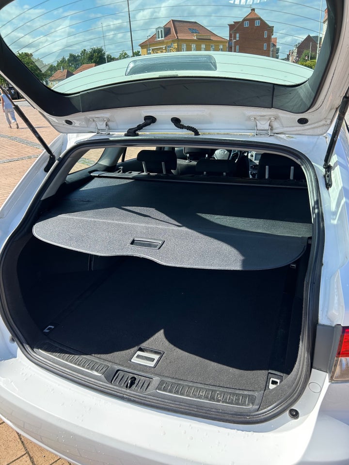 Toyota Avensis 2,0 D-4D T1 stc. 5d