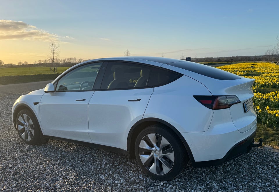 Tesla Model Y Long Range AWD 5d