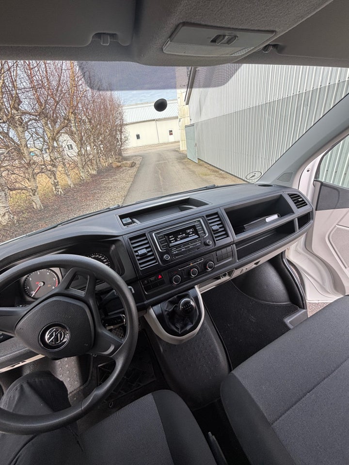 VW Transporter 2,0 TDi 102 Kassevogn kort