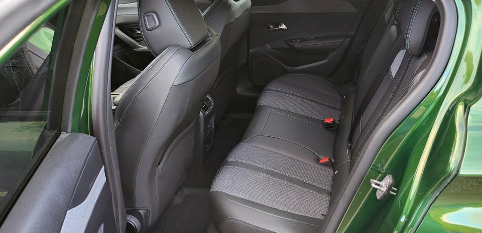 Peugeot 308 1,6 Hybrid First Selection+ EAT8 5d