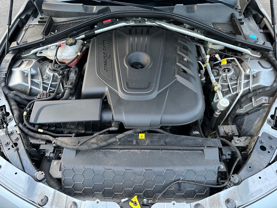 Alfa Romeo Giulia 2,2 JTD 180 aut. 4d