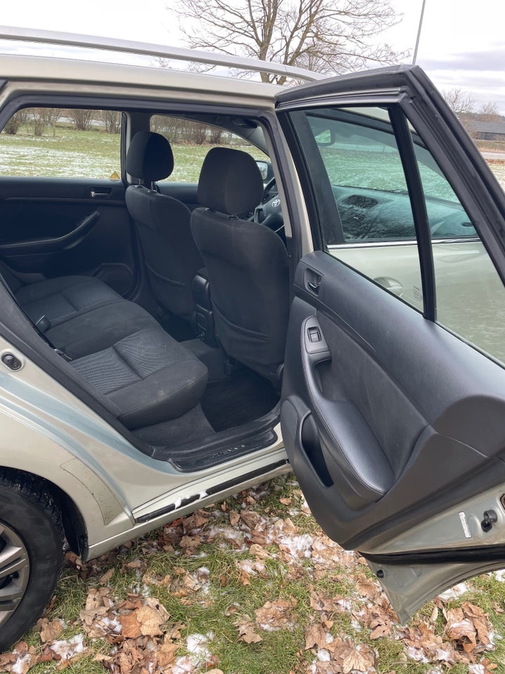 Toyota Avensis 1,8 VVT-i Sol stc. 5d