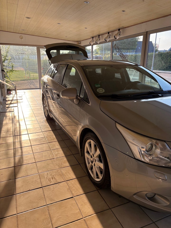 Toyota Avensis 1,8 VVT-i T2 stc. 5d