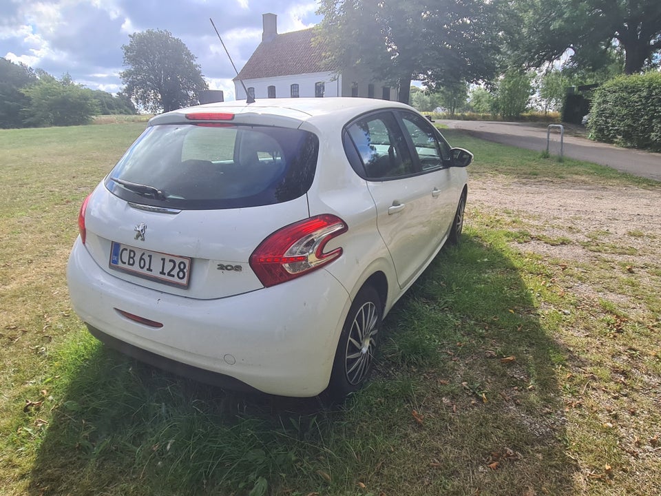 Peugeot 208 1,2 VTi Active 5d