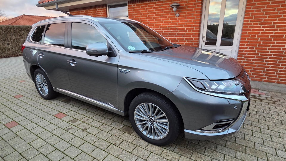 Mitsubishi Outlander 2,4 PHEV Instyle CVT 4WD 5d