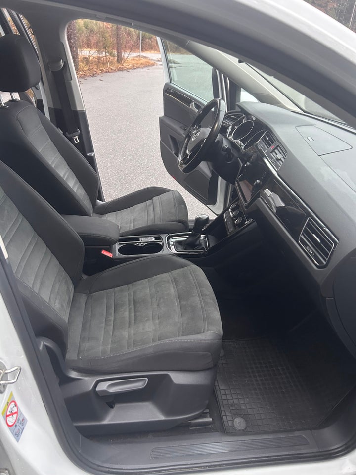 VW Touran 2,0 TDi 150 Highline DSG 7prs 5d