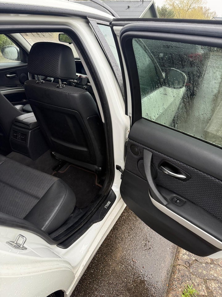 BMW 320d 2,0 Touring 5d