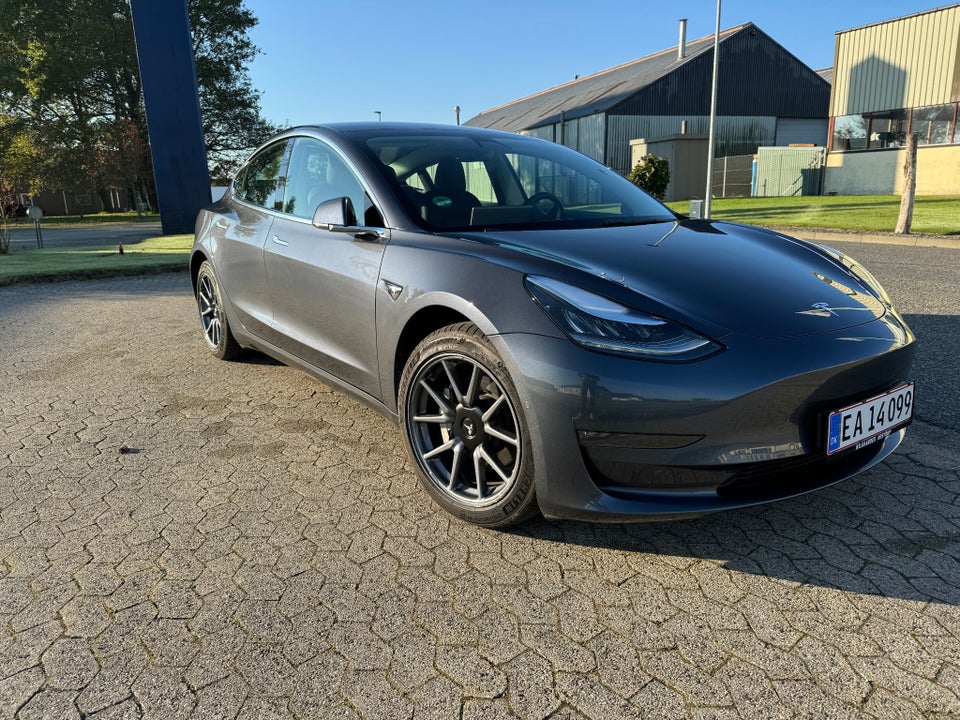 Tesla Model 3 Long Range AWD 4d