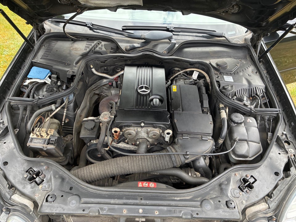 Mercedes E200 1,8 Kompressor Elegance 4d