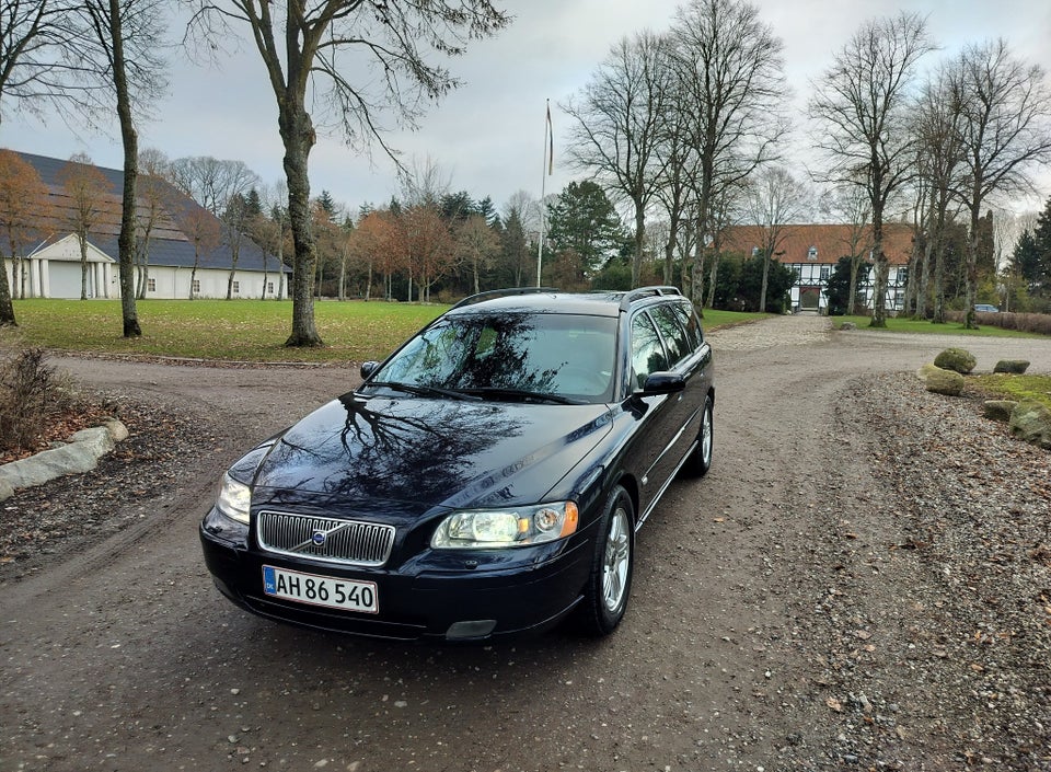 Volvo V70 2,4 T5 Momentum aut. 5d