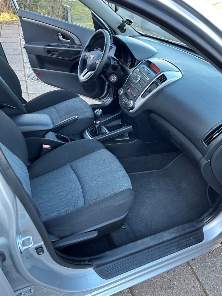 Kia Ceed 1,6 CRDi 128 Active SW aut. 5d