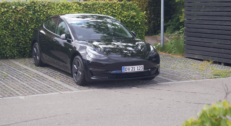 Tesla Model 3 Long Range RWD 4d