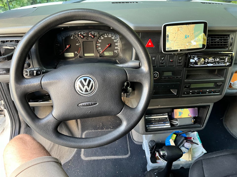 VW Caravelle 2,5 TDi 4d