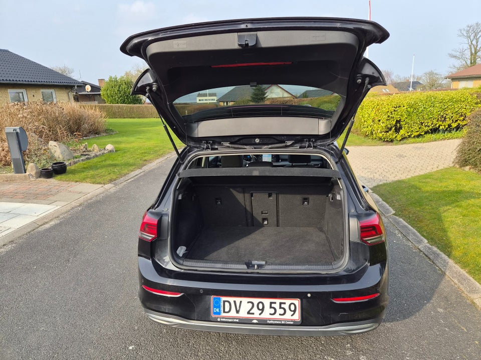 VW Golf VIII 2,0 TDi 150 Style DSG 5d