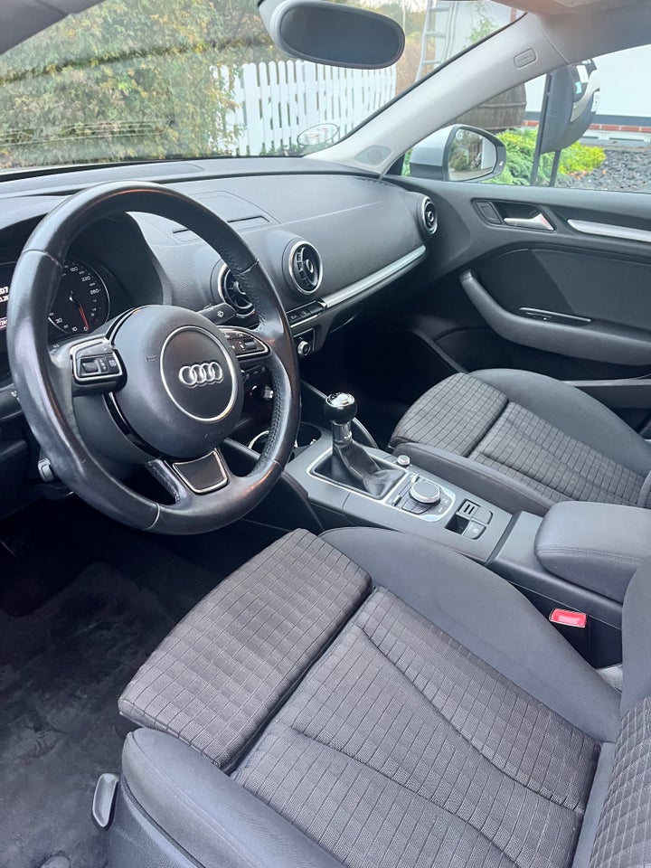 Audi A3 1,6 TDi Attraction 4d