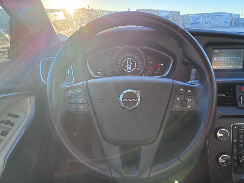 Volvo V40 2,0 D2 120 Business Summum 5d