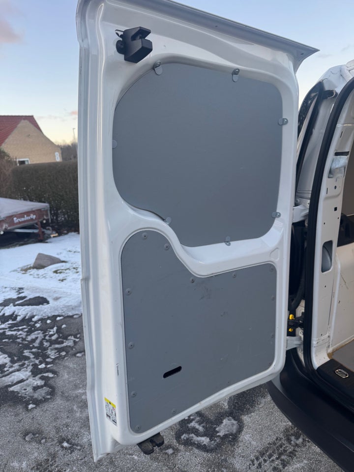 VW Caddy 2,0 TDi 102 Cargo