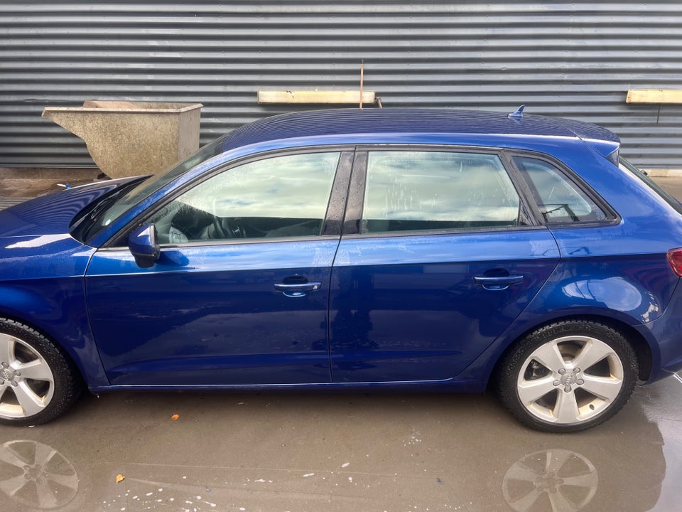 Audi A3 2,0 TDi 184 Ambiente quattro S-tr. 4d