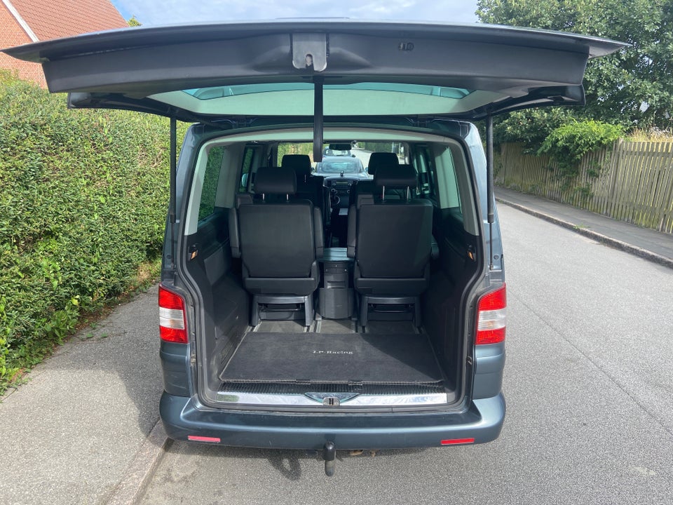 VW Multivan 2,5 TDi 130 Highline 5d