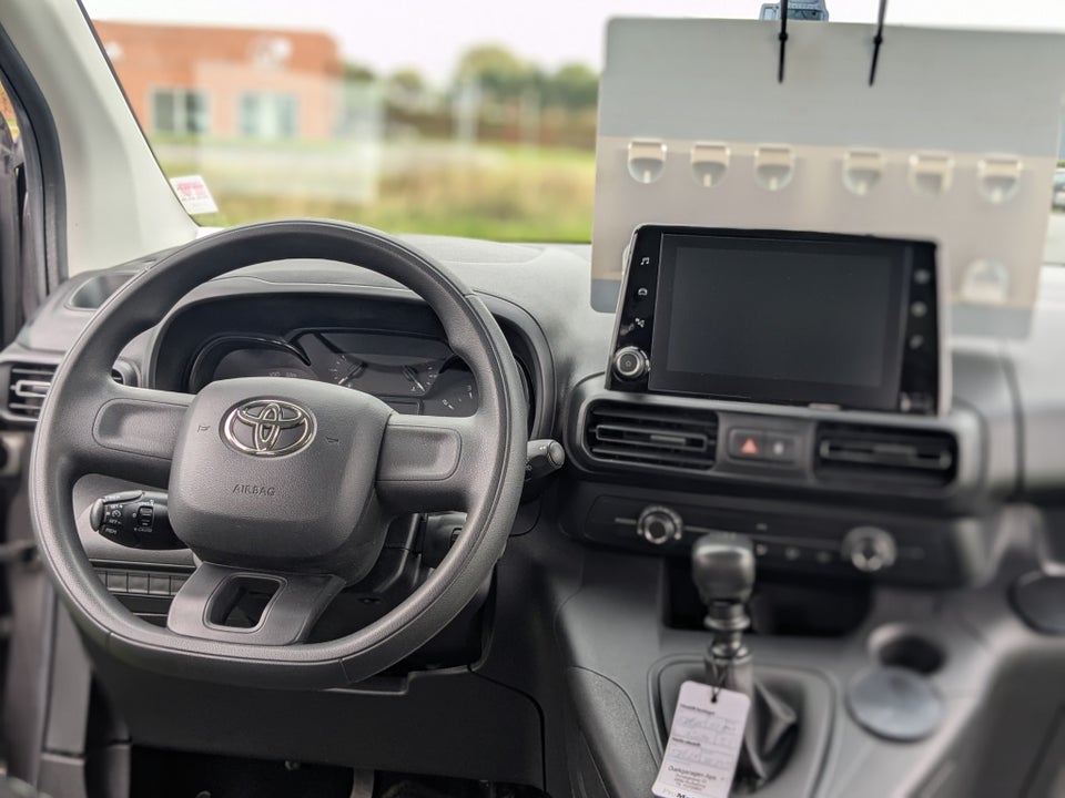 Toyota ProAce City Verso 1,2 T 110 Long Shuttle 7prs 6d