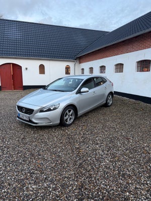 Volvo V40 2,0 D3 150 Momentum 5d