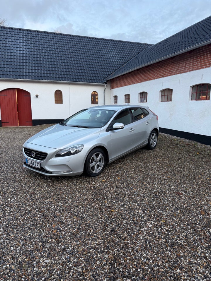 Volvo V40 2,0 D3 150 Momentum 5d