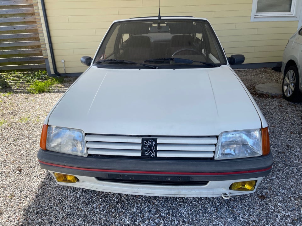 Peugeot 205 1,6 GTi Cabriolet 2d