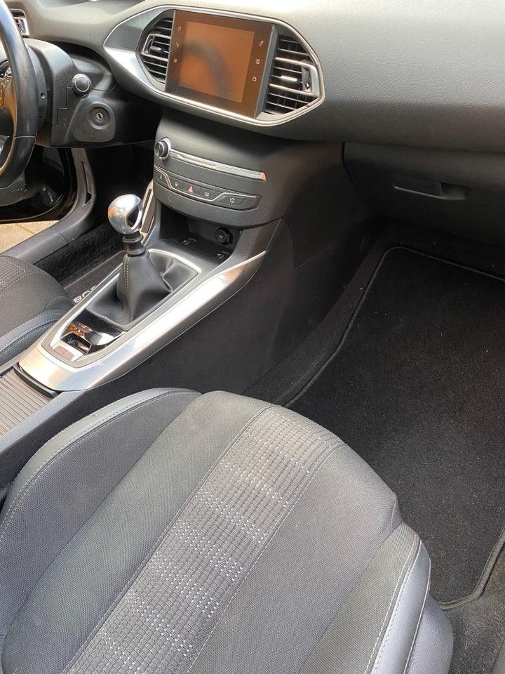 Peugeot 308 1,5 BlueHDi 130 Prestige SW 5d