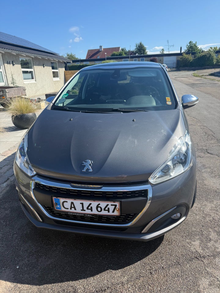 Peugeot 208 1,6 BlueHDi 100 Selection Sky 5d