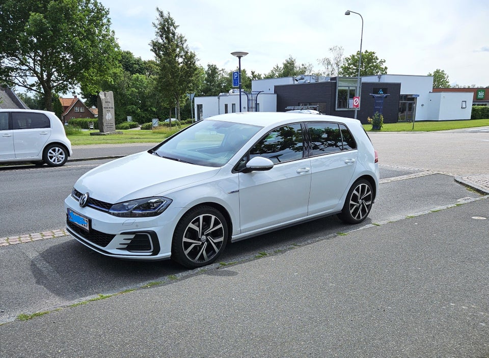 VW Golf VII 1,4 GTE DSG 5d