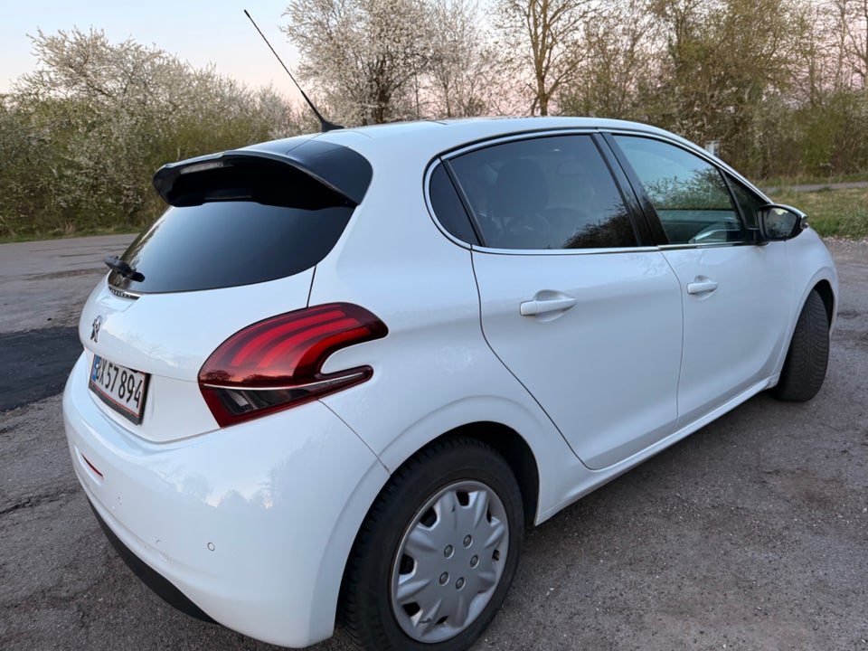 Peugeot 208 1,6 BlueHDi 100 Allure Sky 5d