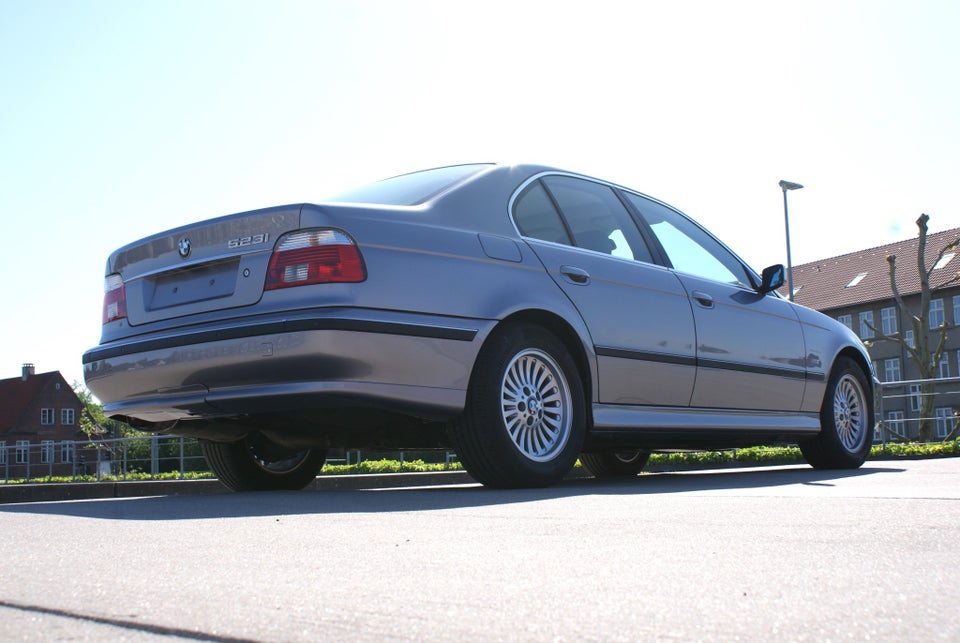 BMW 523i 2,5 Steptr. 4d