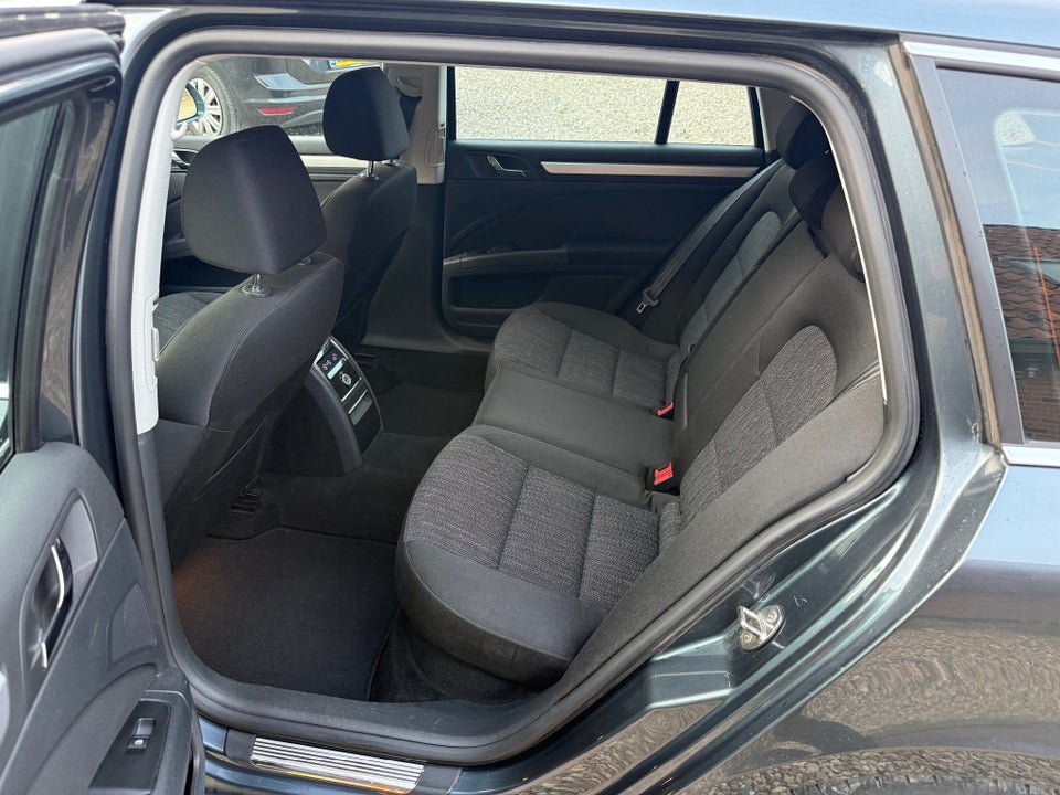Skoda Superb 2,0 TDi 140 Ambition DSG 5d