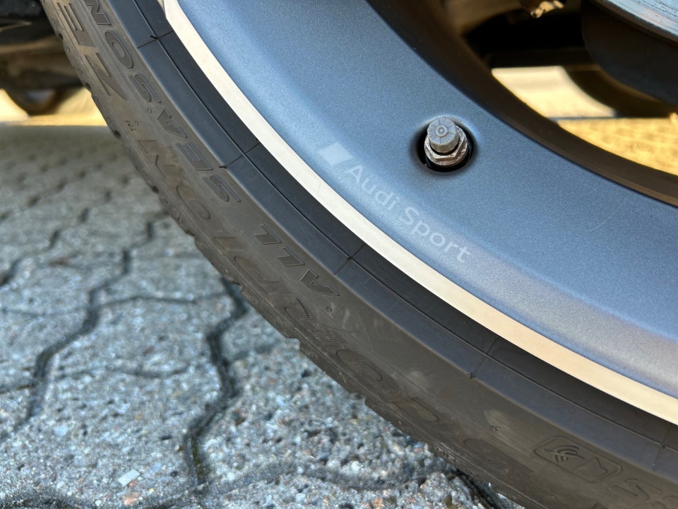 Audi e-tron S quattro 5d