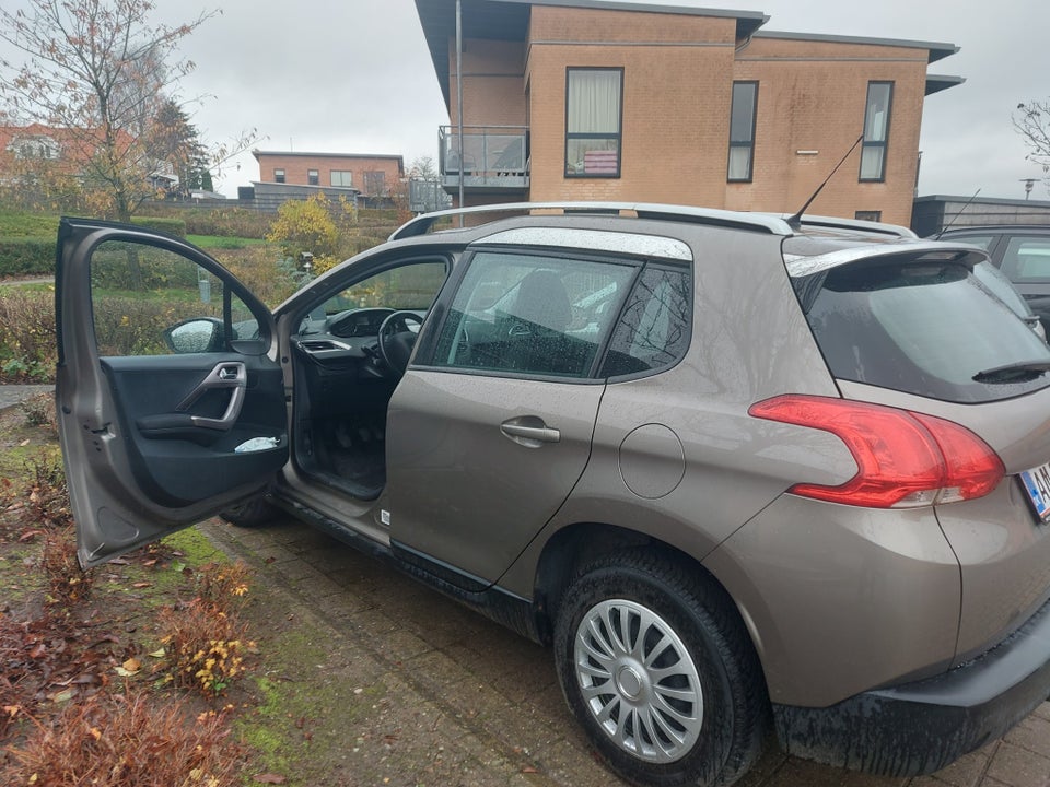 Peugeot 2008 1,2 VTi 82 Active 5d