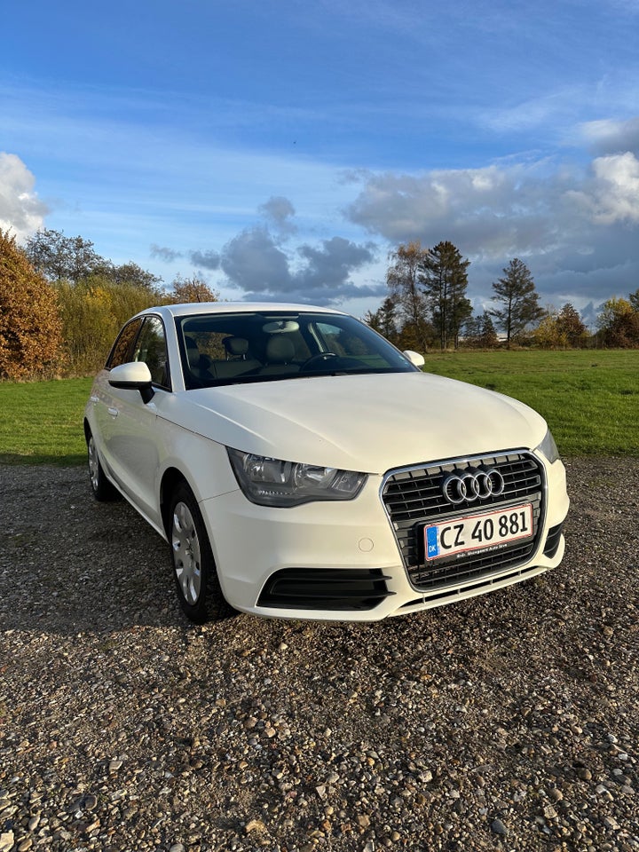 Audi A1 1,6 TDi 90 Attraction Sportback 5d