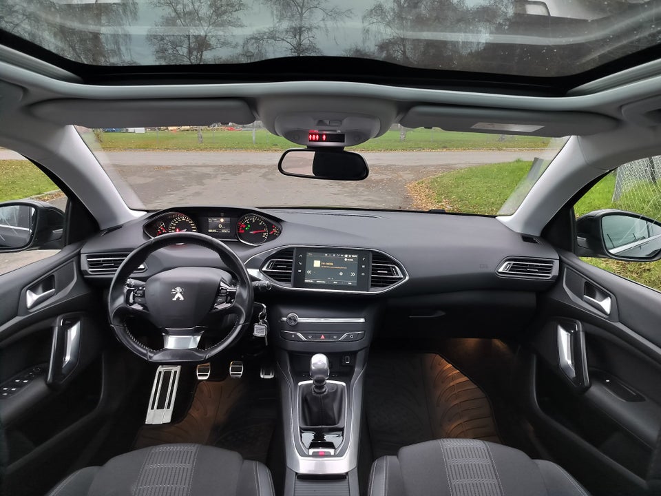Peugeot 308 1,5 BlueHDi 130 Style SW 5d