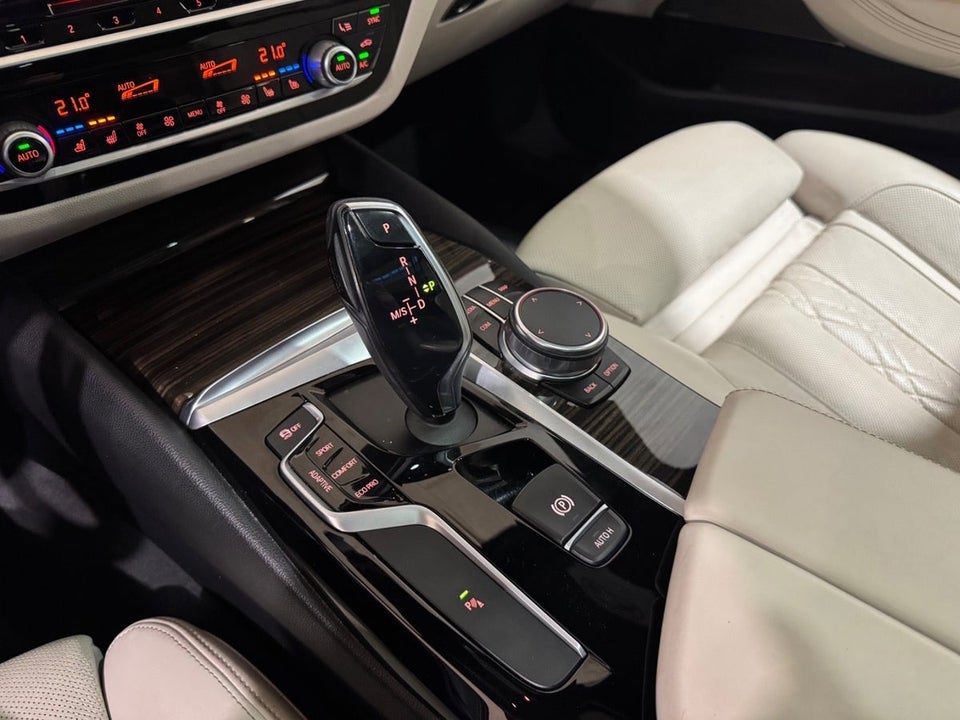BMW 530d 3,0 Touring Sport Line xDrive aut. 5d