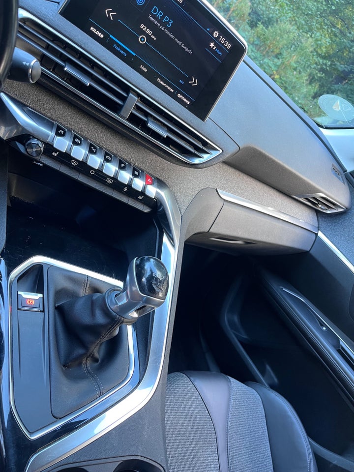 Peugeot 5008 1,5 BlueHDi 130 Allure 7prs 5d