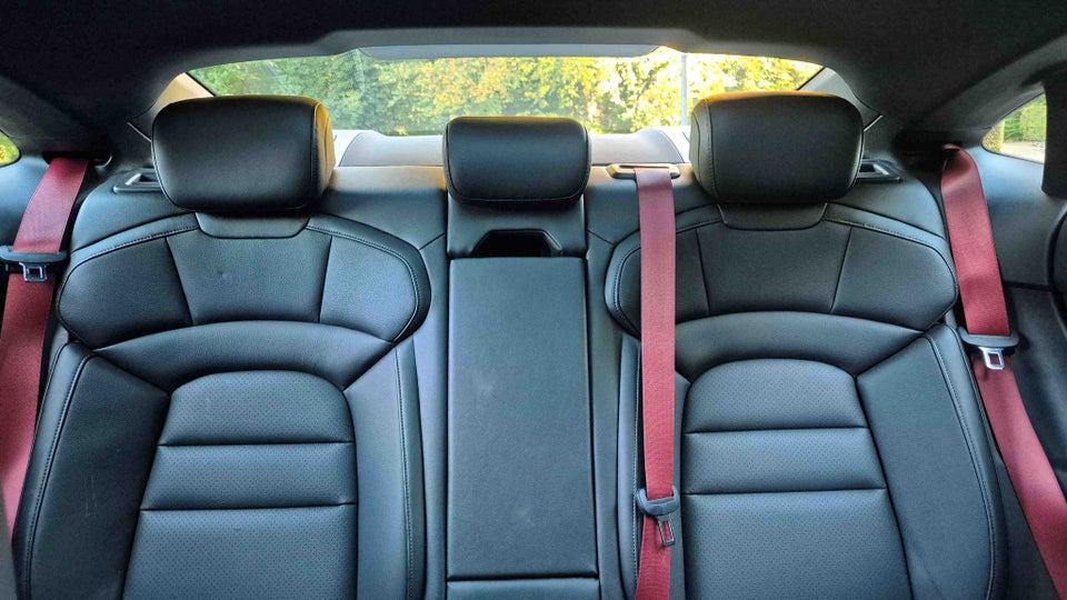 Porsche Taycan Performance+ 4d