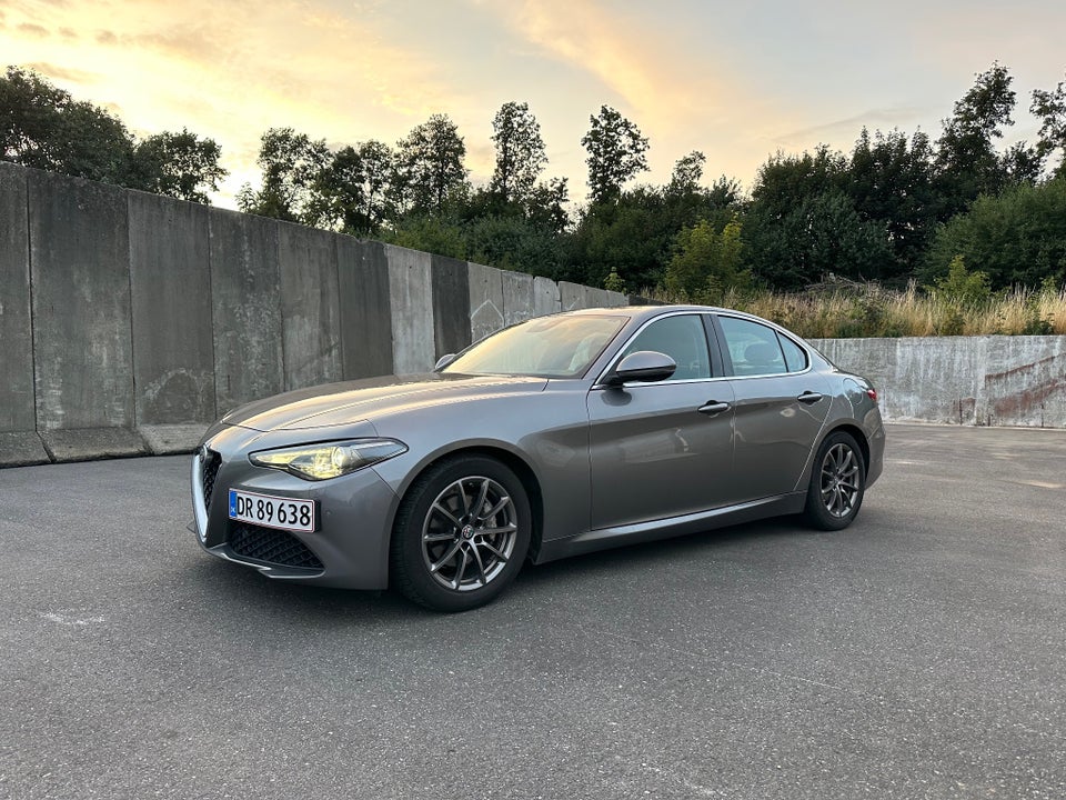 Alfa Romeo Giulia 2,2 JTD 180 Super aut. 4d