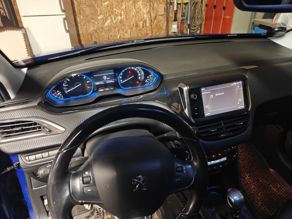 Peugeot 2008 1,2 PureTech 130 Allure Sky 5d