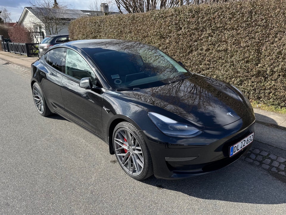 Tesla Model 3 Long Range AWD 4d