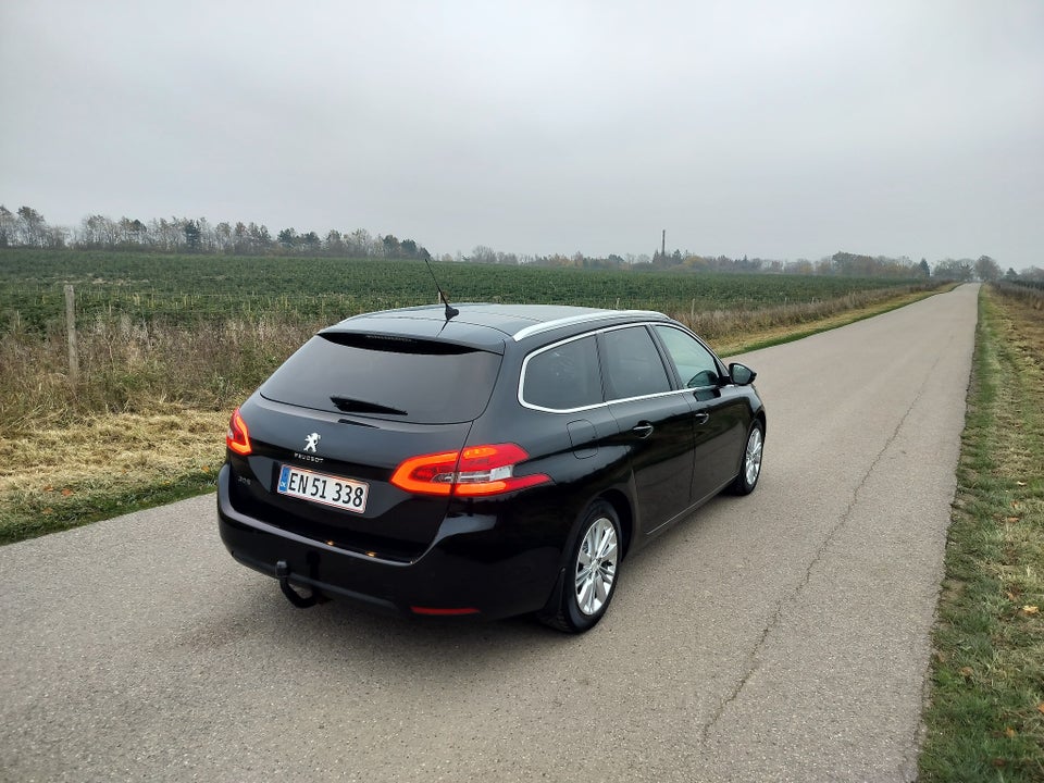 Peugeot 308 1,5 BlueHDi 130 Style SW 5d